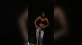 Sexy Bengalisches Mädchen fingert sich zum Orgasmus 0 min 0 s