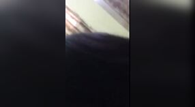 Indisches xxx-video einer heißen Tante und ihrer college-Freundin 4 min 40 s