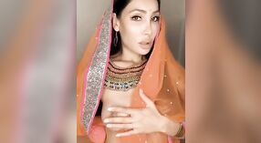 Sofia Khayat ' S Khỏa Thân Ấn Độ Striptease TRONG HD 2 tối thiểu 40 sn