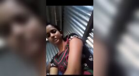 Sexy bengalisches Mädchen wird in einem durchgesickerten Video mit ihrem Freund intim 0 min 0 s