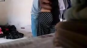 Desi bhabha menikmati waktu bermain solo di rumah 3 min 00 sec