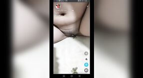 Pareja india disfruta de una sensual sesión de humo en este video caliente 16 mín. 50 sec