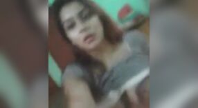 Vídeo solo Sexy de uma beleza Bengali nua 1 minuto 50 SEC