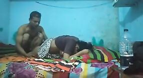 Video de sexo real de un vecino engañando a su esposa con otra mujer 4 mín. 20 sec