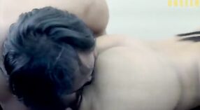 La película porno india "Grand Masti" presenta un trío sin escenas cortadas 3 mín. 20 sec