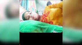 Bocah-Bocah Wadon India nakal njaluk nakal ing video porno bocor 1 min 10 sec