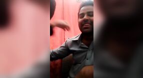 Sexy Video di Kashmiri Coppia romantica Boob Succhiare e Baciare 1 min 20 sec