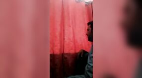 Sexy Video di Kashmiri Coppia romantica Boob Succhiare e Baciare 1 min 30 sec