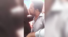 Sexy Video di Kashmiri Coppia romantica Boob Succhiare e Baciare 2 min 30 sec
