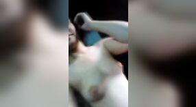 Vidéo Sexy de Seins Romantiques d'un couple Cachemiri Suçant et s'embrassant 4 minute 20 sec