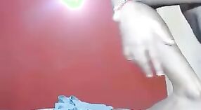 Vidéo de sexe torride de Desi couple avec une scène de pipe chaude 41 minute 40 sec