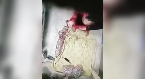 Perangkap madu seks di kamera tersembunyi dengan gadis desi 5 min 20 sec