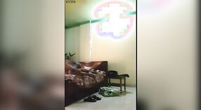 Prawdziwy seks wideo zdradzającej Bengalskiej żony ze swoim kochankiem! 2 / min 40 sec