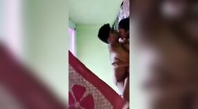 Desi maid obtiene sexo duro de hombre fuerte en chodan video 0 mín. 0 sec