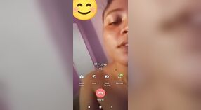 Selfie telanjang seorang gadis Sri Lanka sedang masturbasi 3 min 40 sec