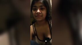 فتاة جامعية نافي مومباي شرائح أسفل أمام صديقها 3 دقيقة 00 ثانية