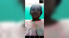 Обнаженный призыв к грудастой Дези Бхабхи в этом полном видео 5 минута 20 сек