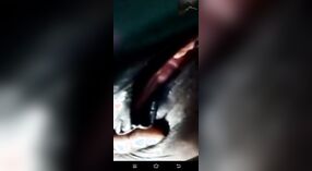 Appel nu pour une Desi bhabhi plantureuse dans cette vidéo complète 0 minute 40 sec