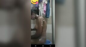 Indiase solo bad tijd video met een aanraking van kink 2 min 50 sec