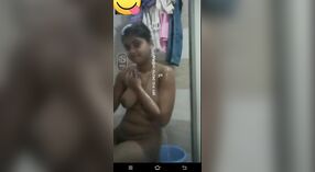 Indiase solo bad tijd video met een aanraking van kink 3 min 40 sec