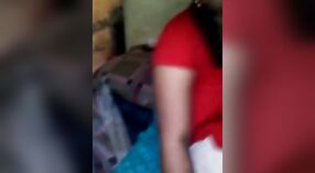 Sexy video van college meisje Madurai Nandini getting ondeugend met haar boyfriend 2 min 00 sec