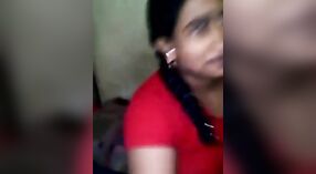 Sexy video van college meisje Madurai Nandini getting ondeugend met haar boyfriend 2 min 20 sec
