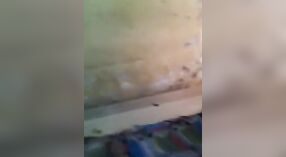 Seksi video Gadis Kuliah Madurai Nandini njupuk nakal karo dheweke pacar 0 min 50 sec