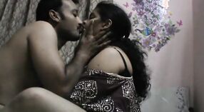 Desi Muschi wird in diesem erotischen Video von Jija Sali geschlagen 1 min 40 s