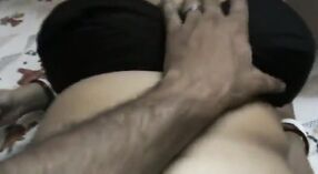 Джиджа Сали трахает киску Дези в этом эротическом видео 3 минута 40 сек