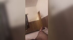 Video sexy captura a Paki Lahori bhabhi desnuda después de una sesión de vapor 0 mín. 0 sec