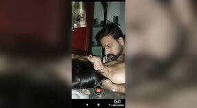 情熱的なセックスをフィーチャーしたインドのカップルの蒸し暑いミュージックビデオ 4 分 20 秒