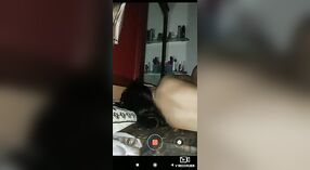 情熱的なセックスをフィーチャーしたインドのカップルの蒸し暑いミュージックビデオ 7 分 40 秒