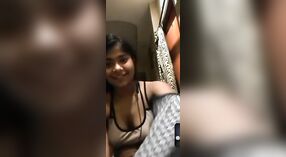 भारतीय कॉलेज लड़की नीचे स्ट्रिप्स और एक अकेला आदमी में इस ऑनलाइन अश्लील वीडियो 0 मिन 0 एसईसी