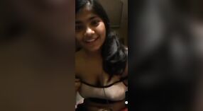 भारतीय कॉलेज लड़की नीचे स्ट्रिप्स और एक अकेला आदमी में इस ऑनलाइन अश्लील वीडियो 7 मिन 00 एसईसी