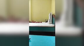 Desi pareja pilla a sí mismos teniendo sexo en la habitación del hotel 31 mín. 50 sec