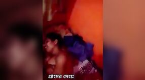 Bocah wadon Desi Saka Bangla kepengin video seks nyata dheweke ing tumindak 6 min 20 sec