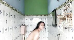 Selfie telanjang Bhabha di kamar mandi memanjakan mata 1 min 20 sec