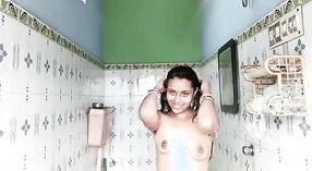 Selfie telanjang Bhabha di kamar mandi memanjakan mata 3 min 00 sec