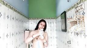 Selfie telanjang Bhabha di kamar mandi memanjakan mata 1 min 00 sec