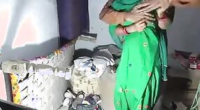 Une vidéo xxx indienne présente une bhabhi cachemirienne se faisant remplir la chatte 2 minute 00 sec