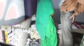 Indisches xxx-Video zeigt eine kaschmirische Bhabhi, die ihre Muschi gefüllt bekommt 0 min 0 s