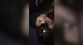 Une bite noire indienne se fait sucer par une femme de ménage du Kerala 0 minute 0 sec