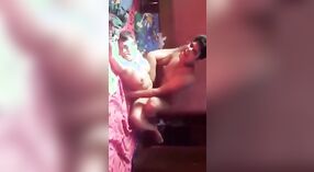 Desi MILF shares een steamy porno video met haar lover 4 min 10 sec