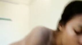 घामाच्या देसी जोडप्याने गरम अश्लील व्हिडिओमध्ये घाणेरडे सेक्स आणि थुंकणे चाटले 0 मिन 0 सेकंद