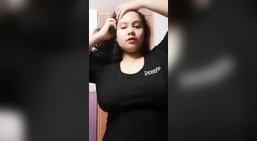 Regardez un groupe de superbes filles se déshabiller et taquiner dans cette vidéo torride 0 minute 30 sec