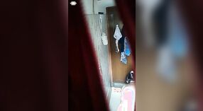 Sexo na casa de banho com uma rapariga Desi que adora ser Marota 6 minuto 20 SEC