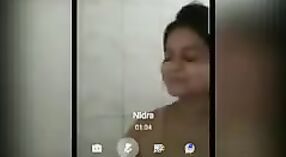 Nude menina indiana leva uma chamada de vídeo no banheiro 0 minuto 0 SEC