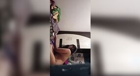 Un chico engaña a su esposa con una chica en este video hardcore 3 mín. 20 sec