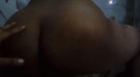 Indiase MILF krijgt haar gezicht bedekt met sperma na een stomende seks sessie 4 min 20 sec