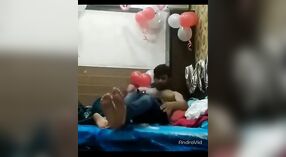 Estudiante universitario indio se pone travieso en cámara oculta 0 mín. 40 sec